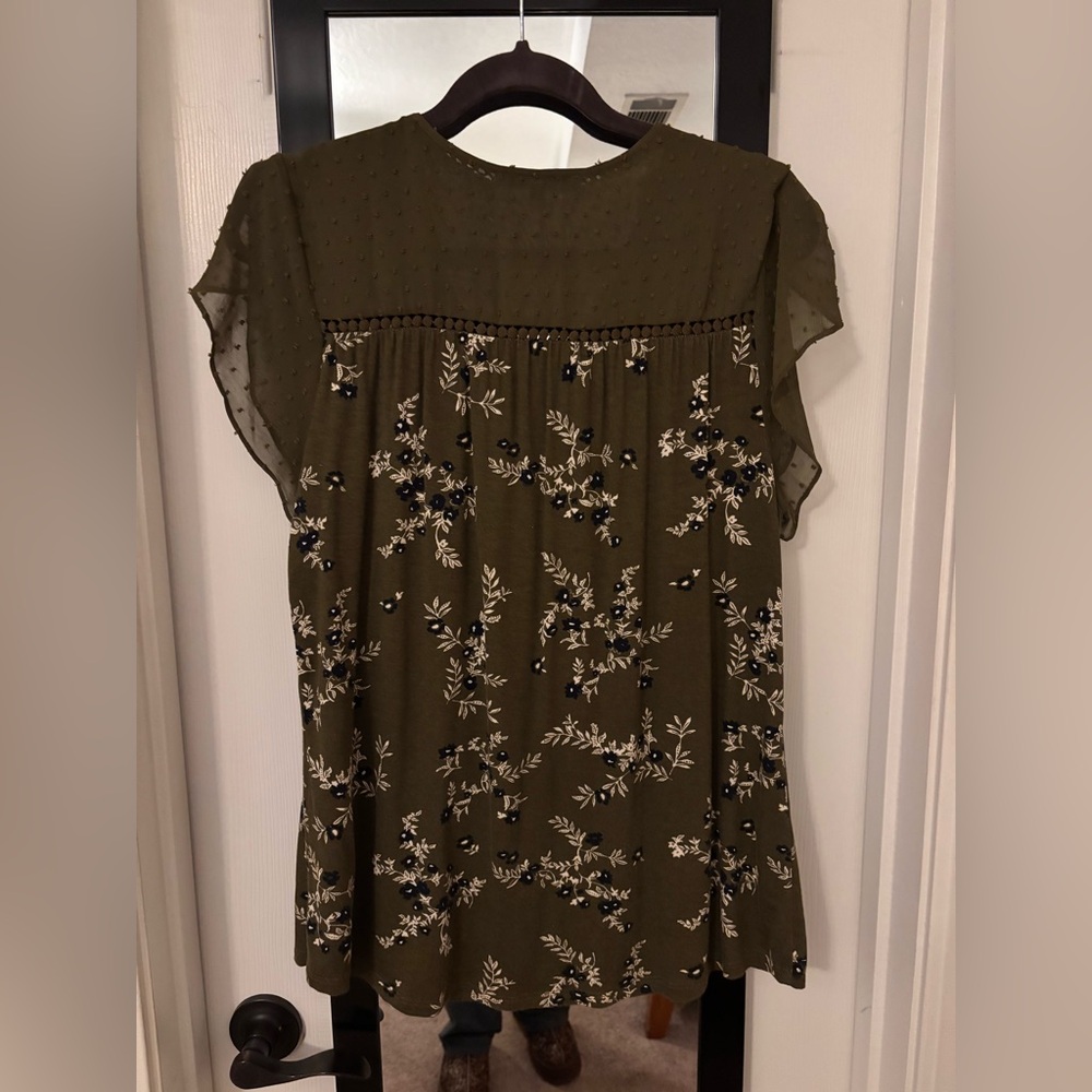 Daniel Rainn Olive Floral Top - Picture 2 of 4